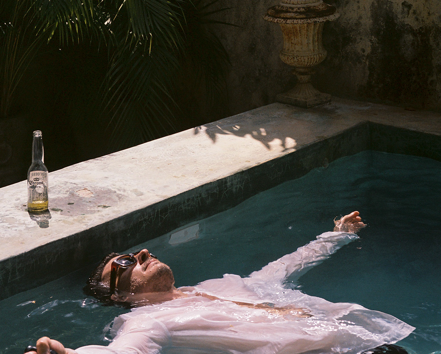 Man swimming in a pool wearing Tech Linen Button Up